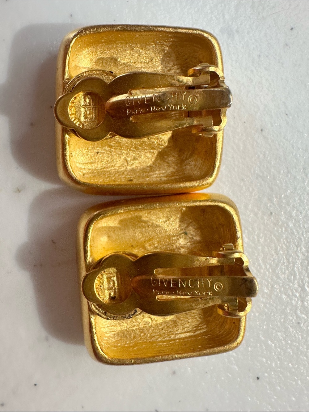 Vintage Givenchy 4G Logo clip-on earrings/gold toned/ signed - Picture 3 of 4